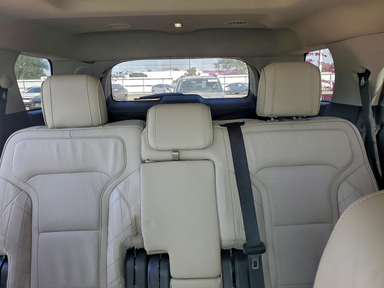 2019 FORD EXPLORER PLATINUM photo 28