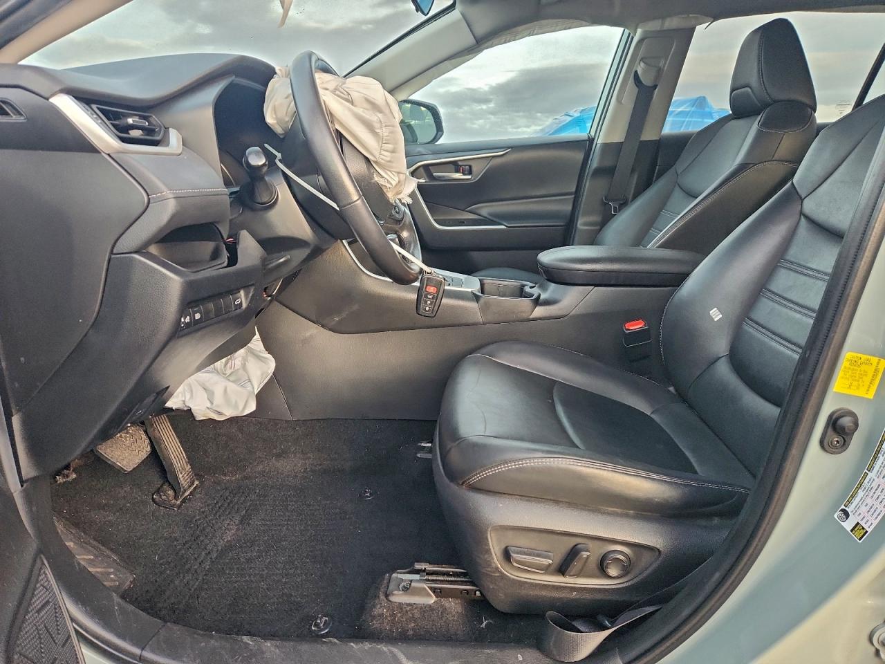 2022 TOYOTA RAV4 XLE PREMIUM photo 13
