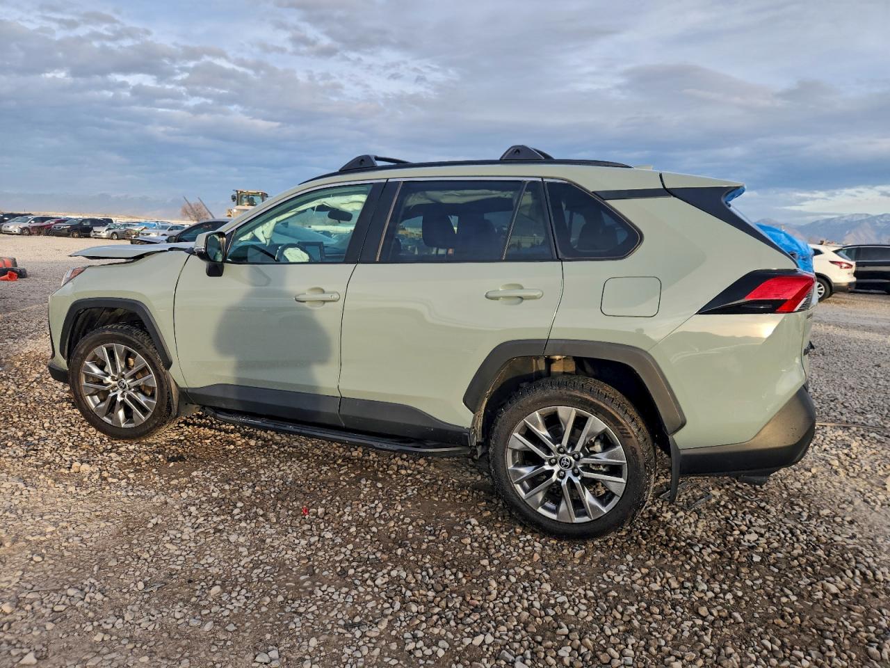 2022 TOYOTA RAV4 XLE PREMIUM photo 3