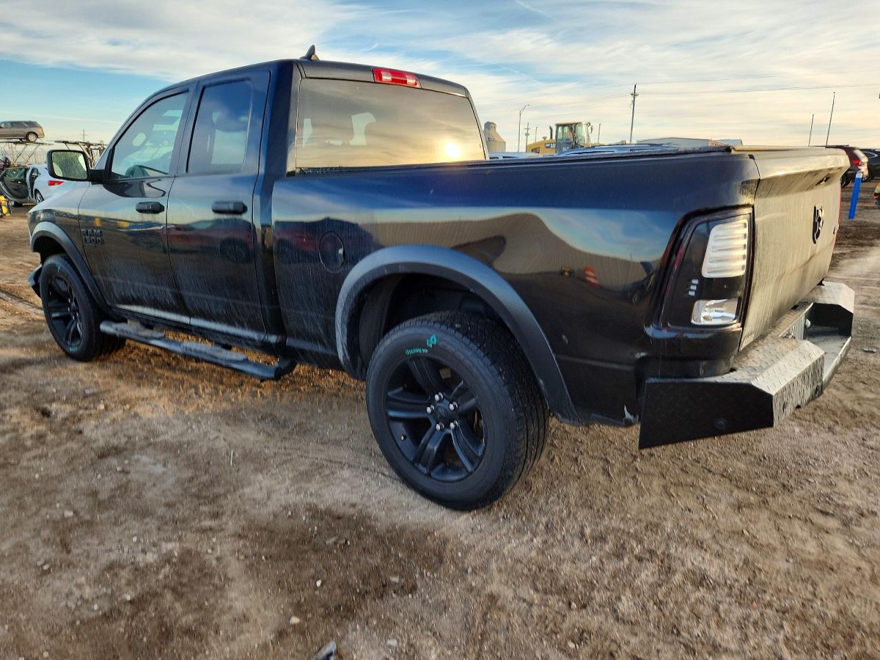 2023 RAM 1500 CLASSIC SLT photo 3