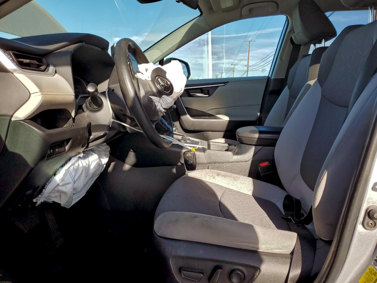 2024 TOYOTA RAV4 XLE photo 7