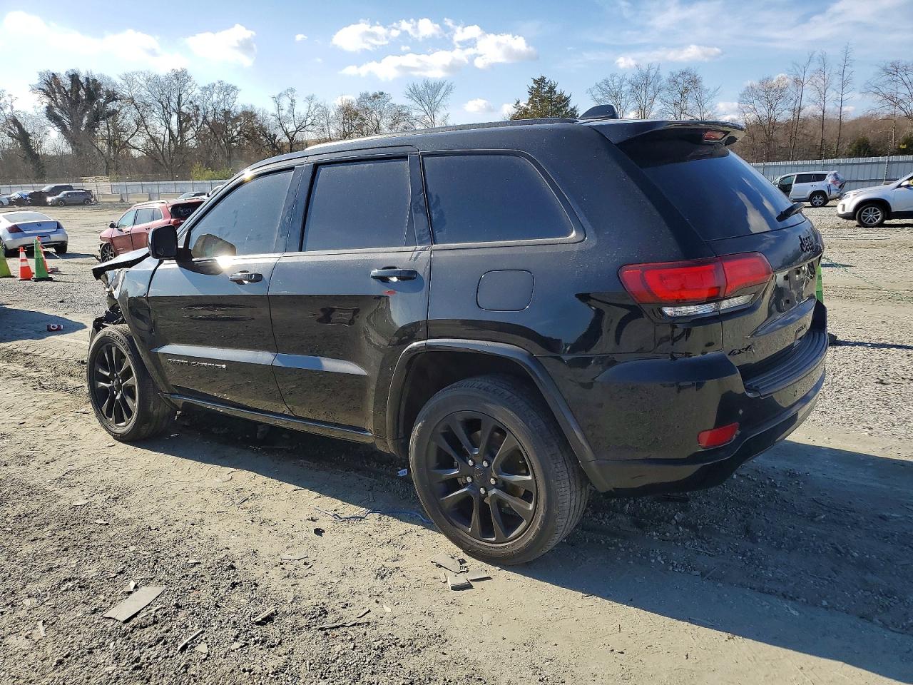 2018 JEEP GRAND CHEROKEE LAREDO photo 3