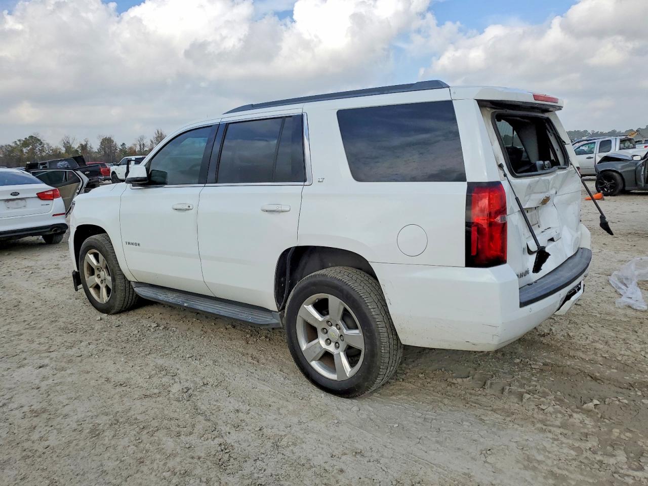 2015 CHEVROLET TAHOE C1500 LT photo 2