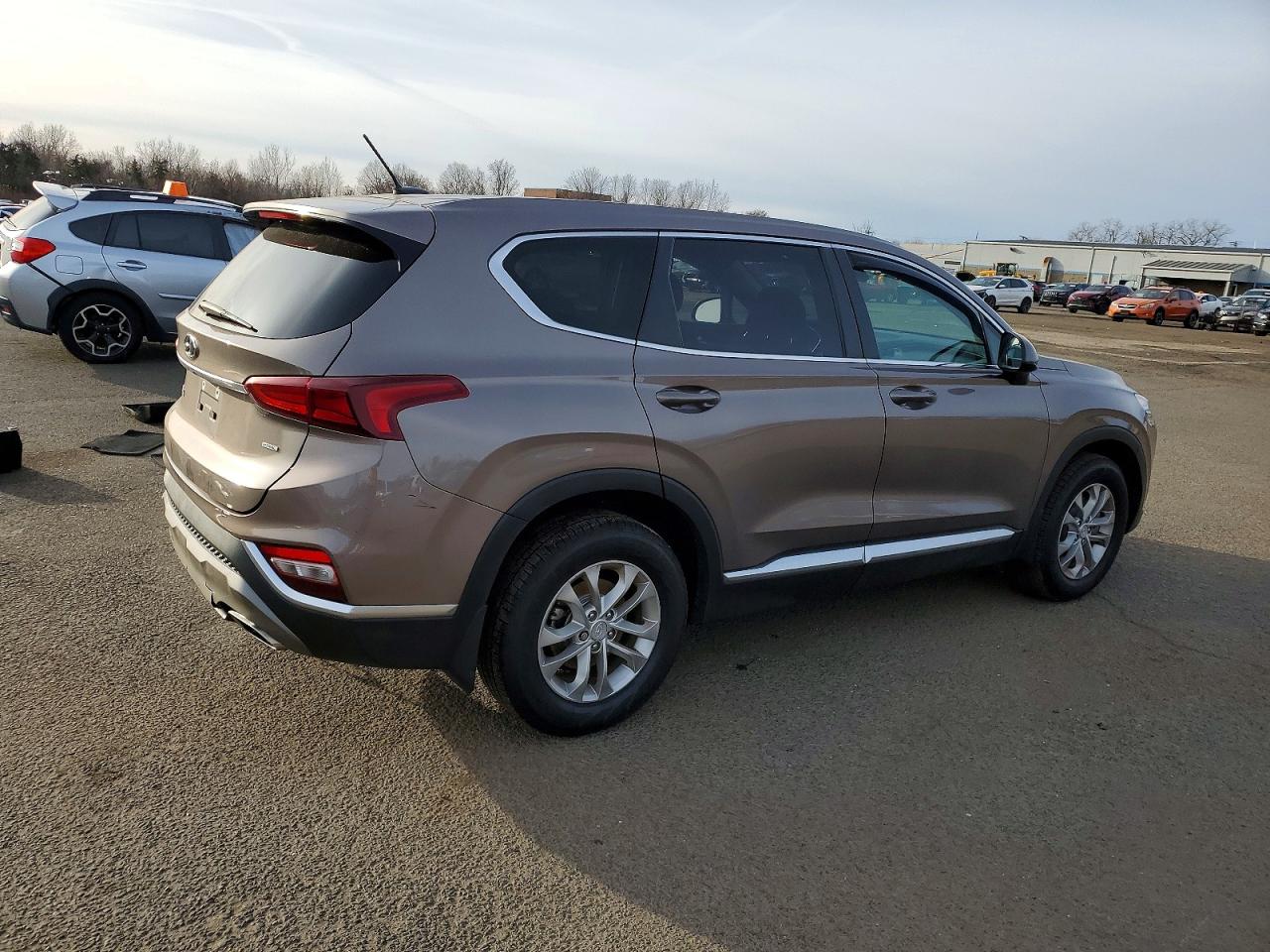 2019 HYUNDAI SANTA FE SE photo 3
