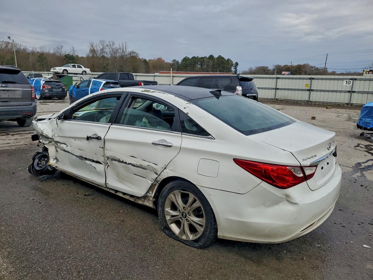 2013 HYUNDAI SONATA SE photo 2