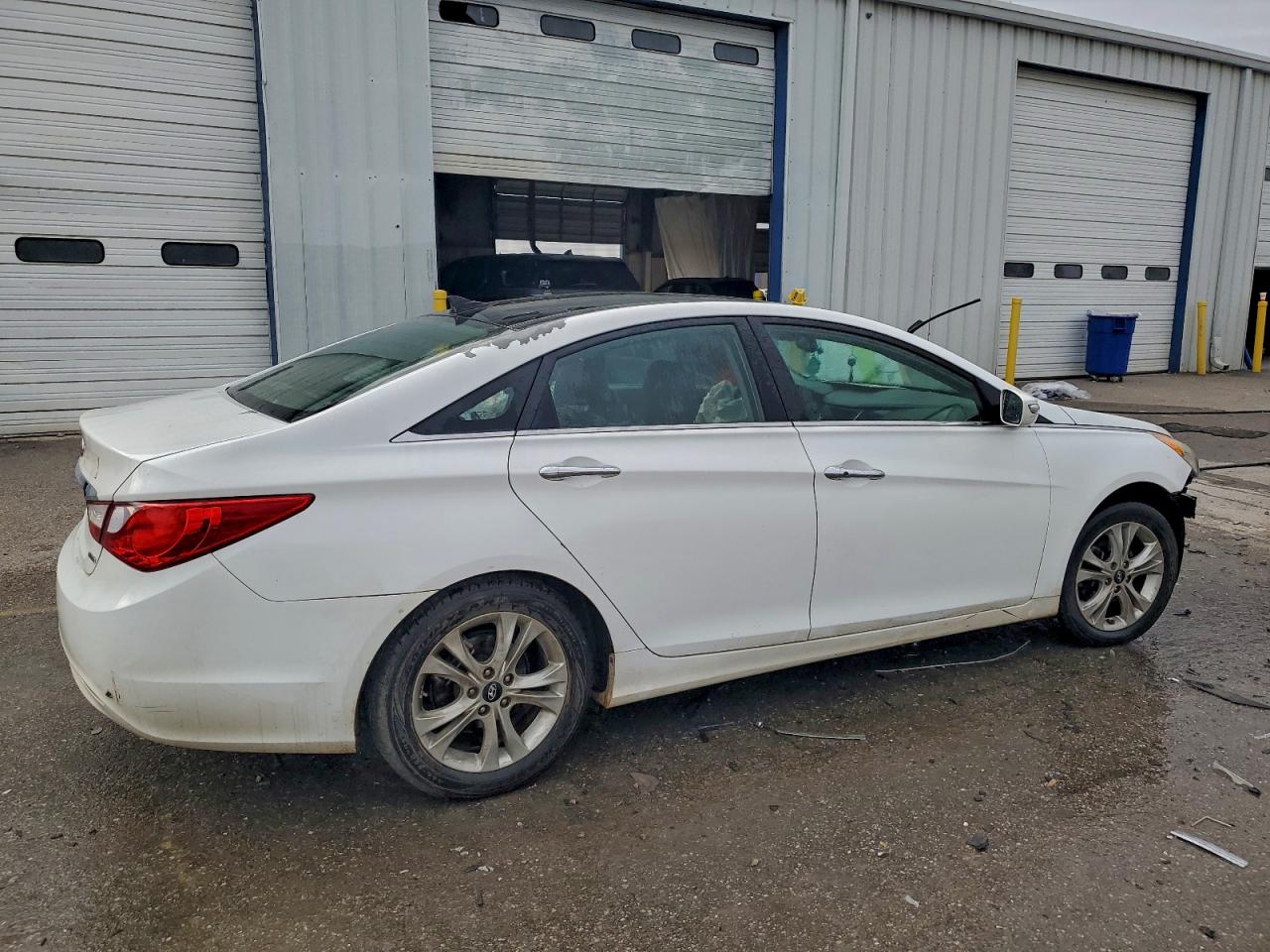 2013 HYUNDAI SONATA SE photo 3