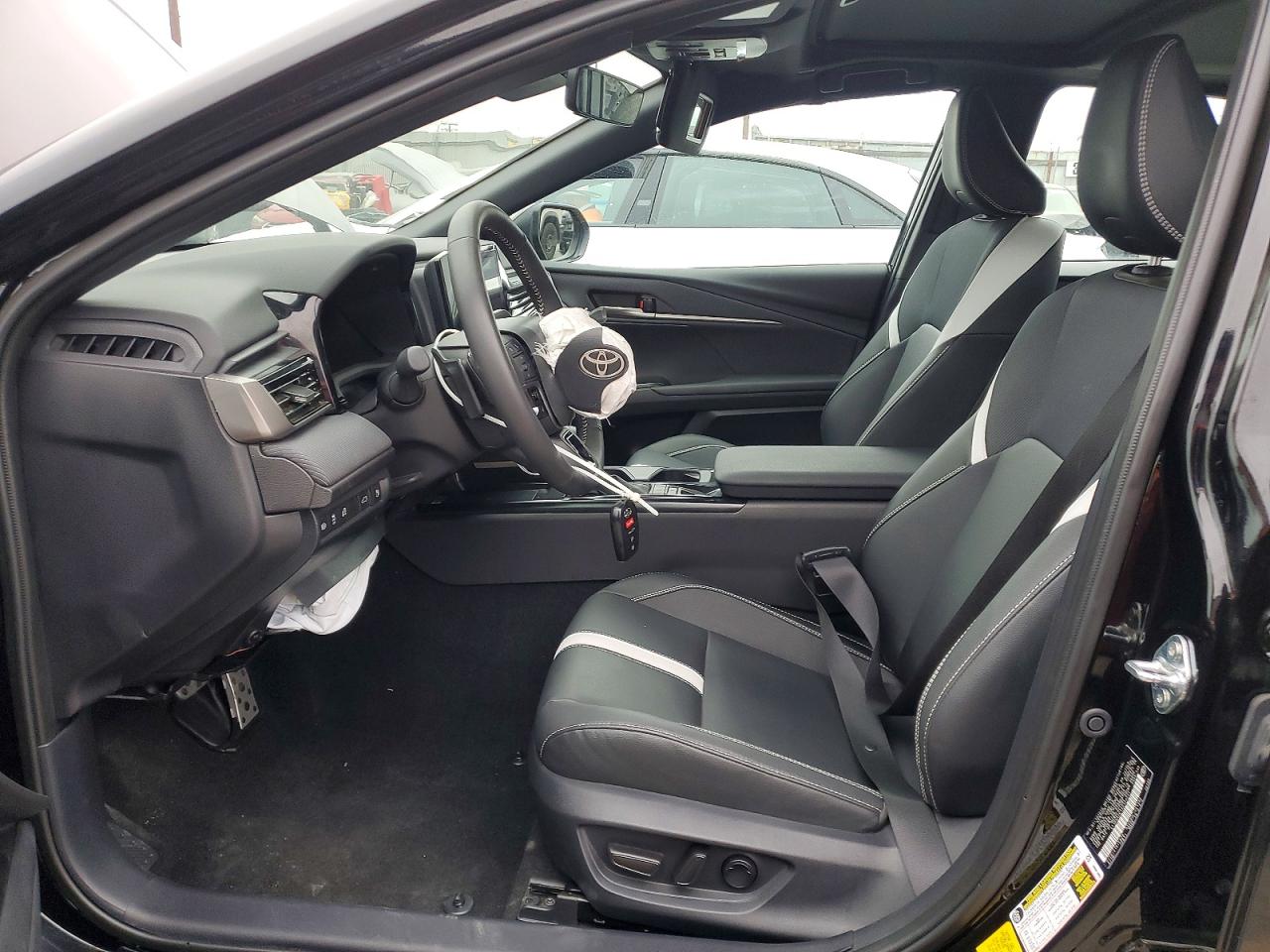 2025 TOYOTA CAMRY XSE photo 7