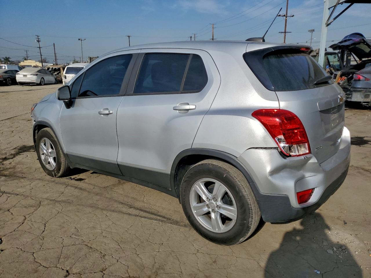 2019 CHEVROLET TRAX LS photo 2