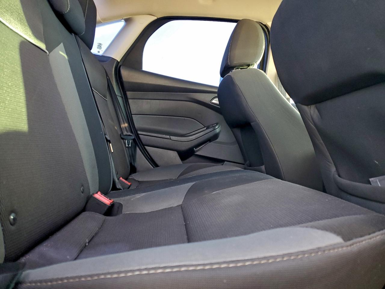 2014 FORD FOCUS SE photo 10