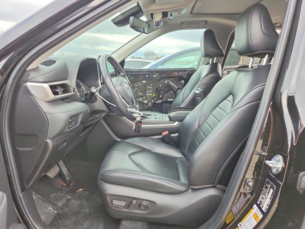 2022 TOYOTA HIGHLANDER XLE photo 7