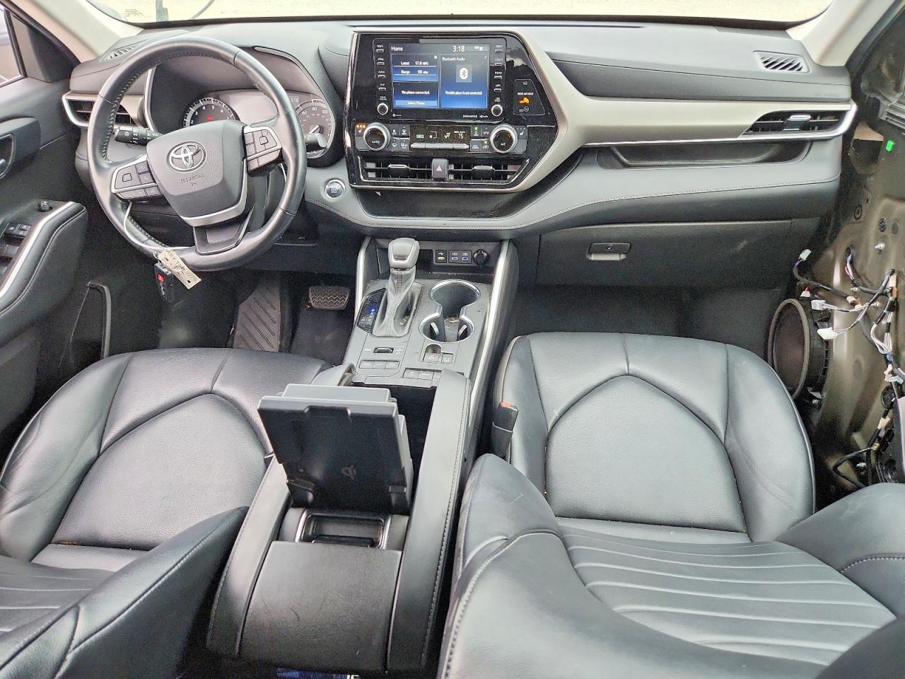 2022 TOYOTA HIGHLANDER XLE photo 8