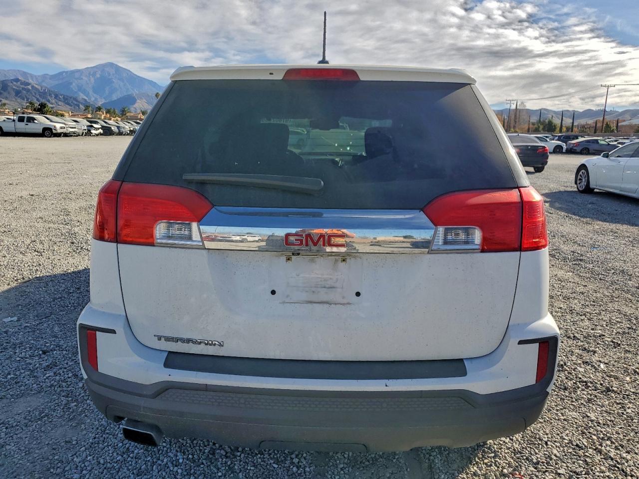 2017 GMC TERRAIN SLE photo 6
