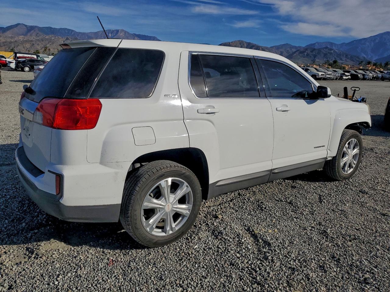 2017 GMC TERRAIN SLE photo 3