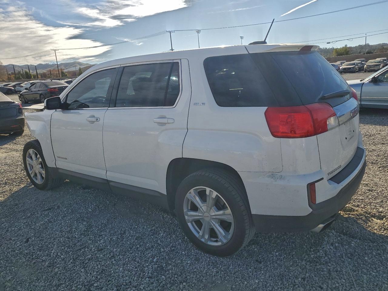2017 GMC TERRAIN SLE photo 2