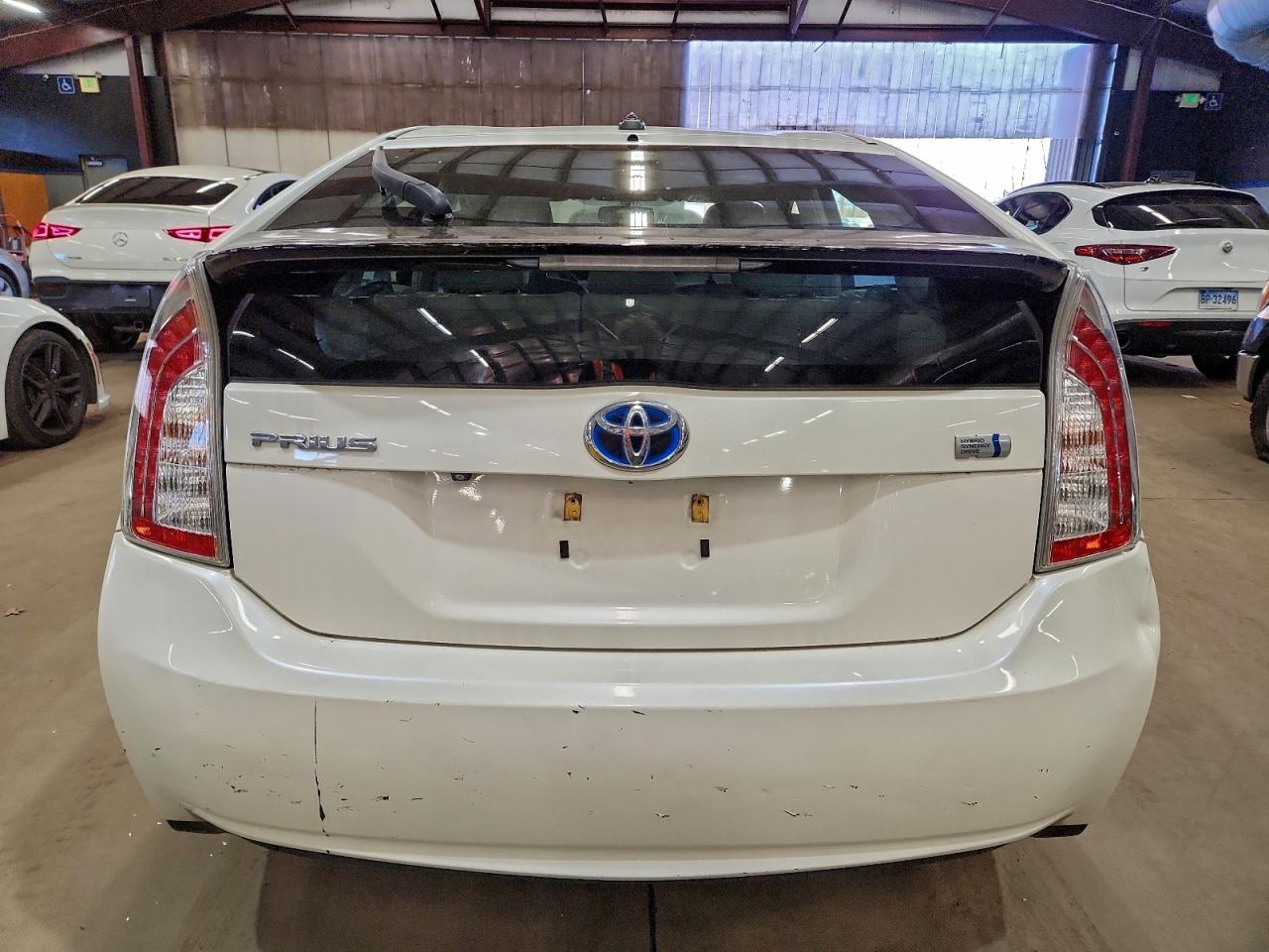 2013 TOYOTA PRIUS photo 6