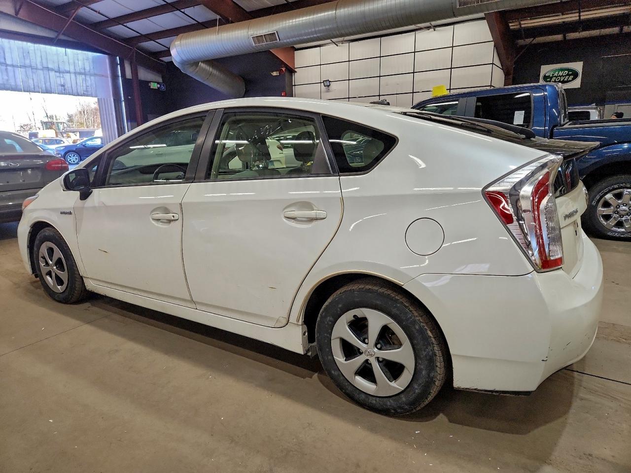 2013 TOYOTA PRIUS photo 2