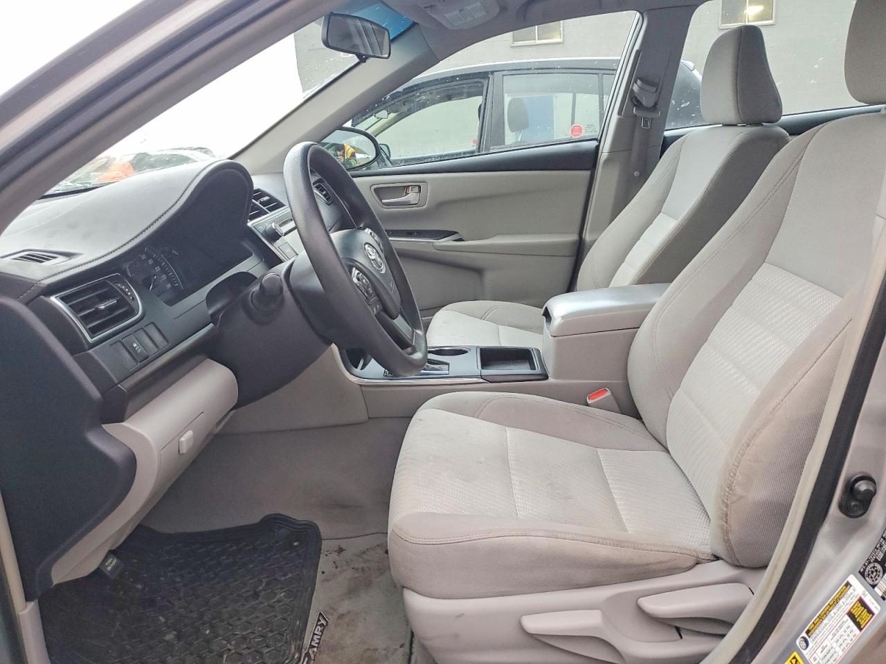 2015 TOYOTA CAMRY LE photo 7