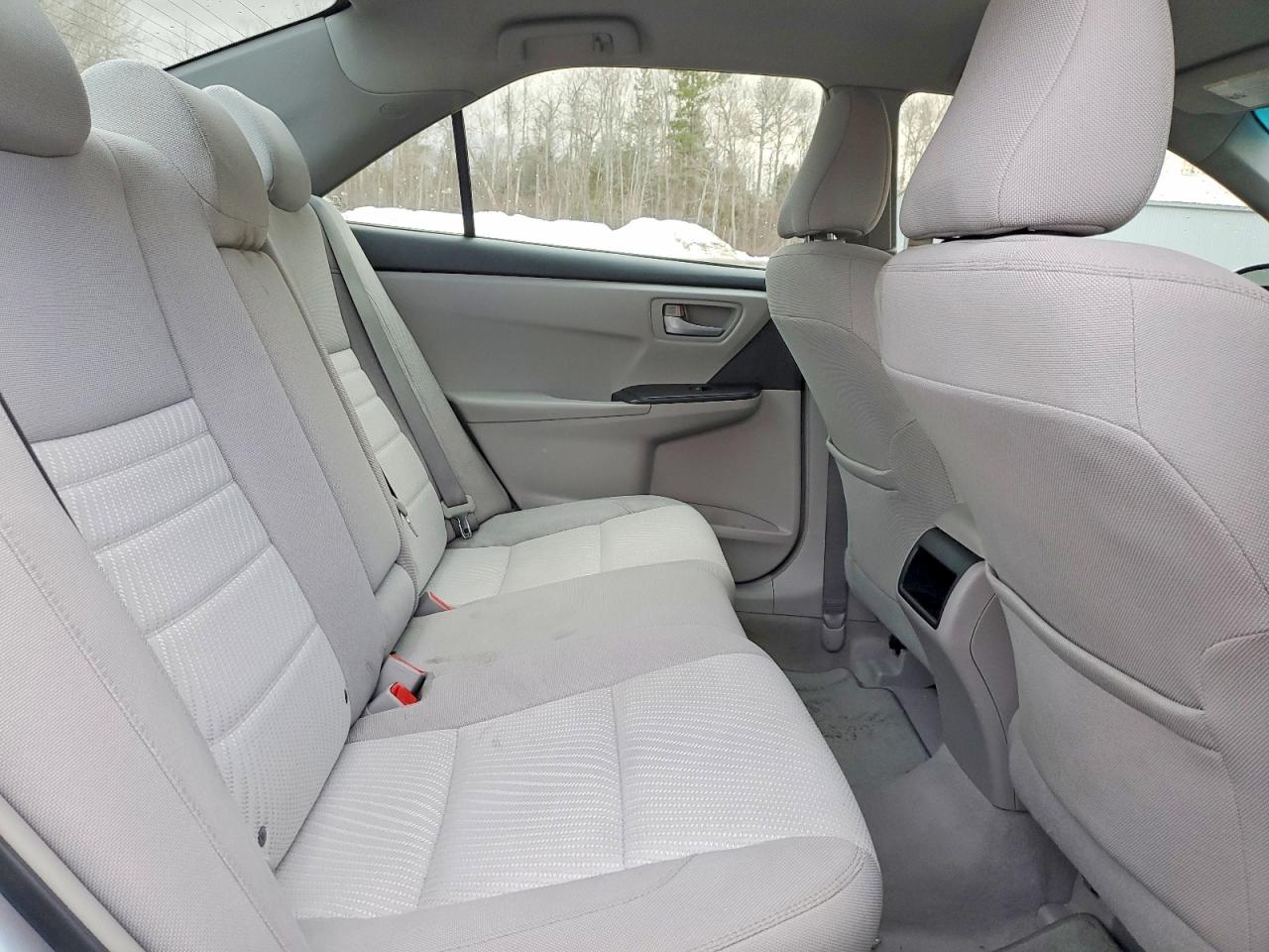 2015 TOYOTA CAMRY LE photo 11