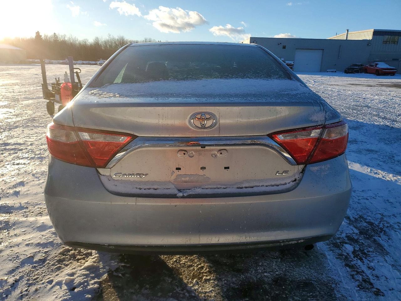 2015 TOYOTA CAMRY LE photo 6