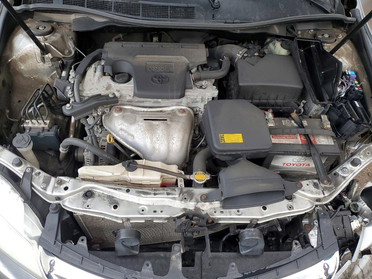 2015 TOYOTA CAMRY LE photo 12