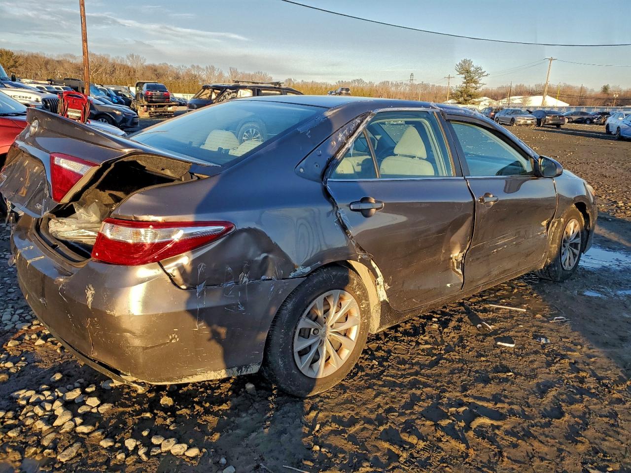 2016 TOYOTA CAMRY LE photo 5