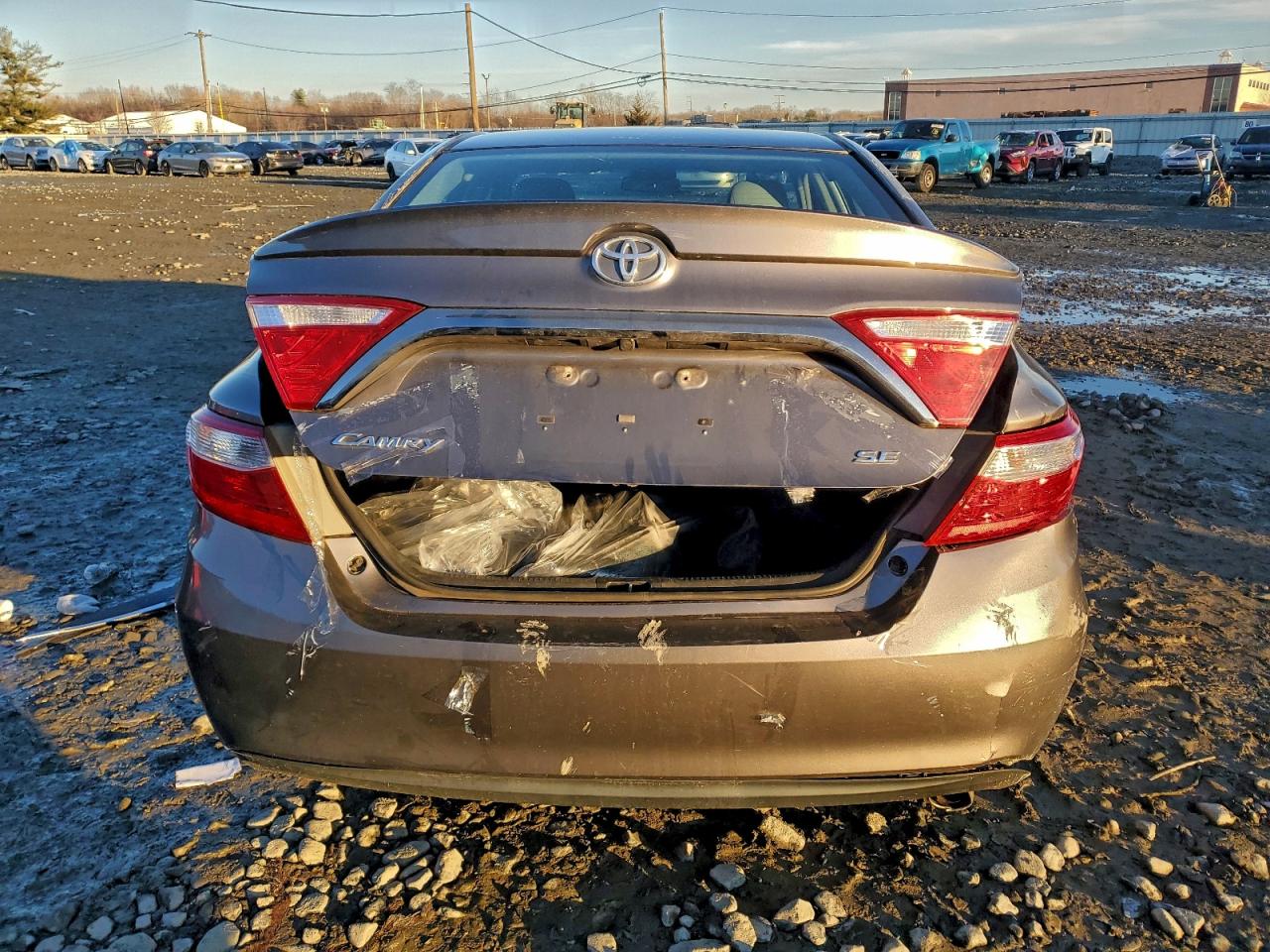 2016 TOYOTA CAMRY LE photo 11