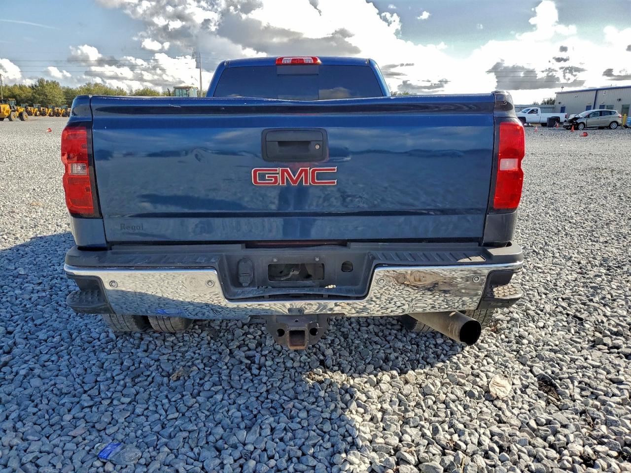 2015 GMC SIERRA K3500 SLT photo 11