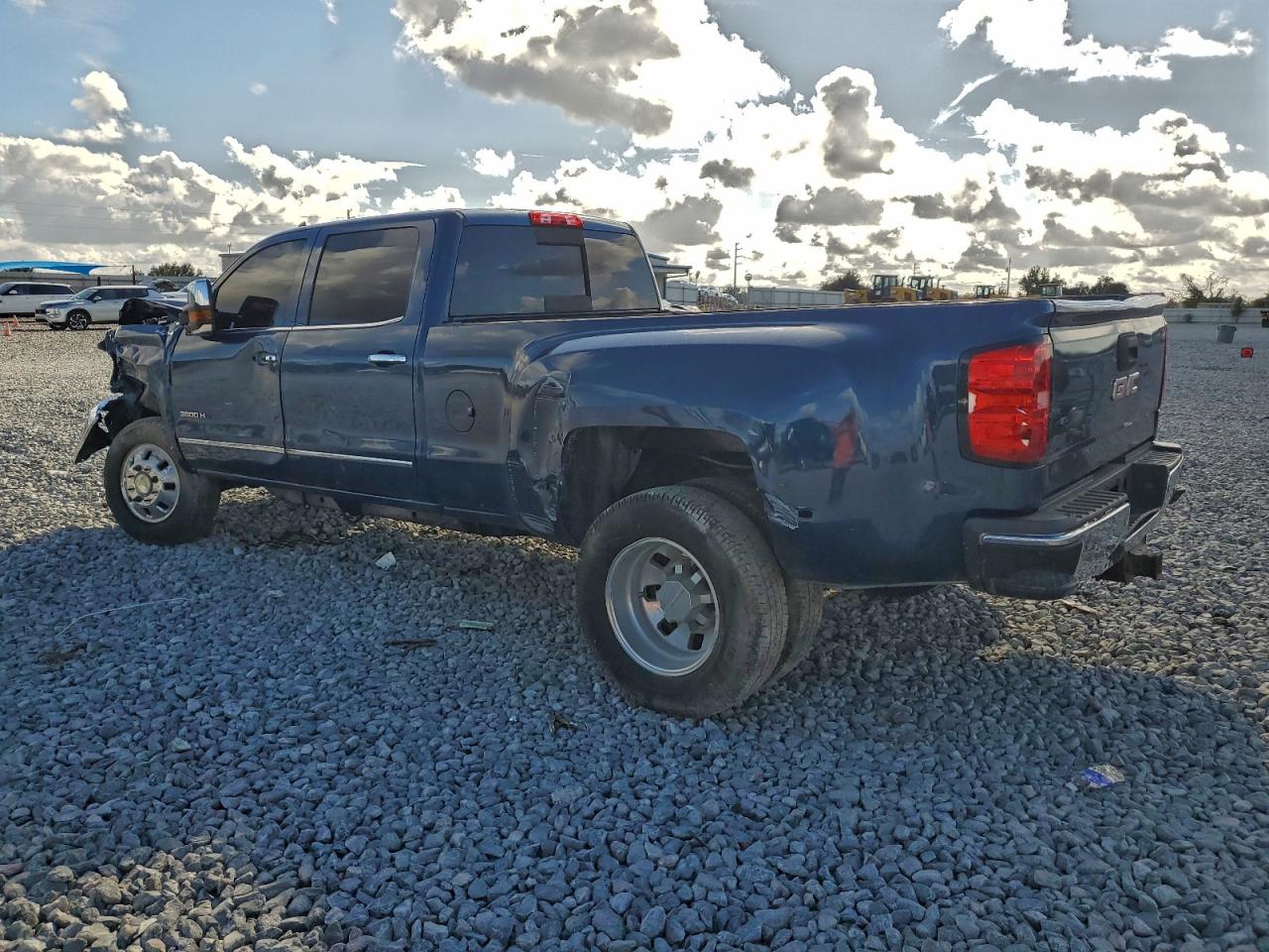 2015 GMC SIERRA K3500 SLT photo 3