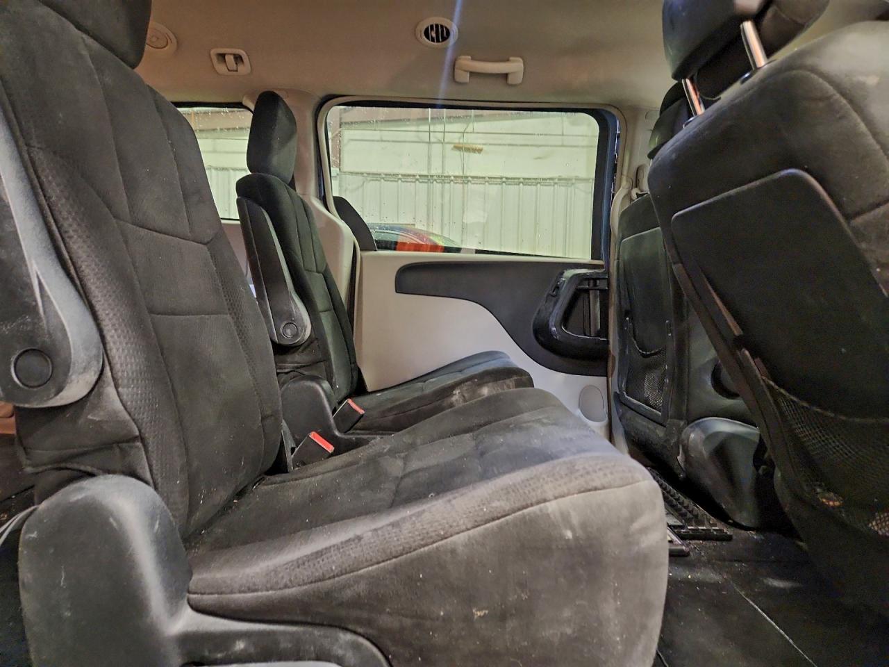 2011 CHRYSLER TOWN & COUNTRY TOURING photo 11