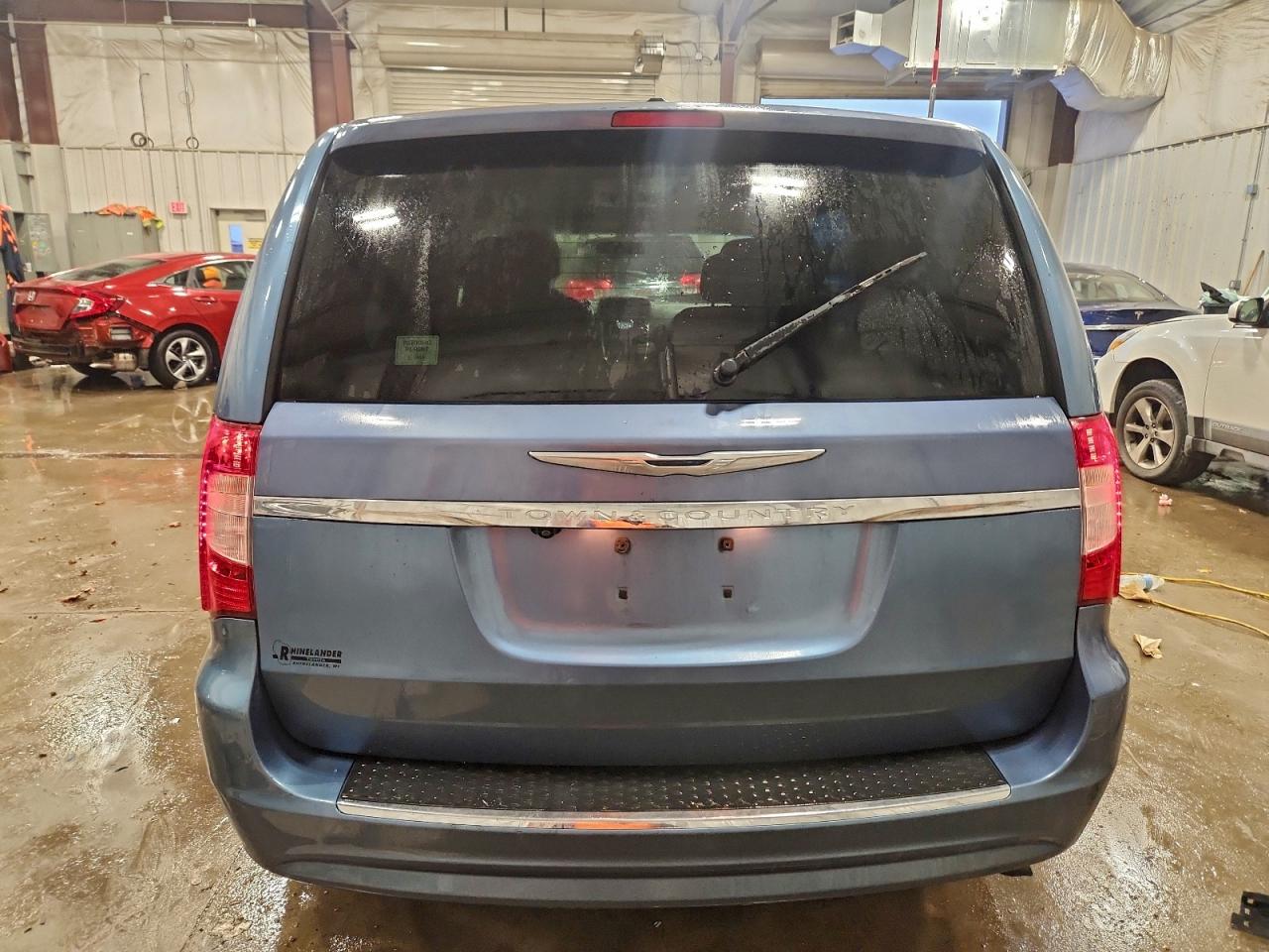 2011 CHRYSLER TOWN & COUNTRY TOURING photo 6