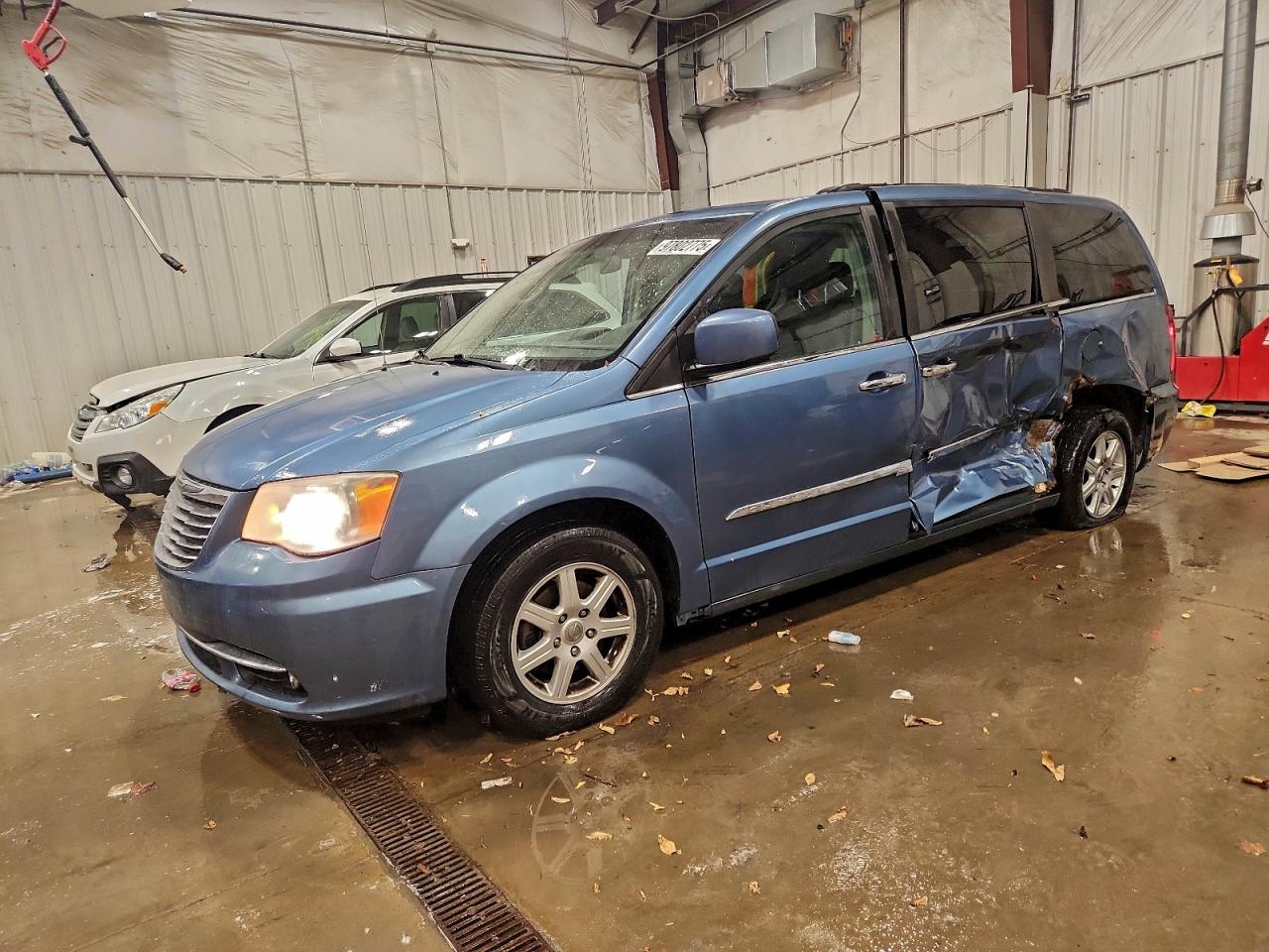 2011 CHRYSLER TOWN & COUNTRY