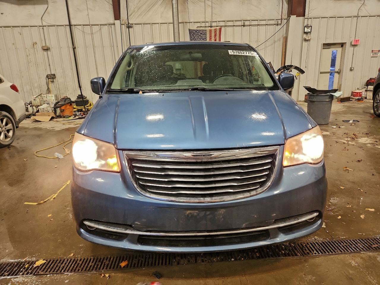 2011 CHRYSLER TOWN & COUNTRY TOURING photo 5