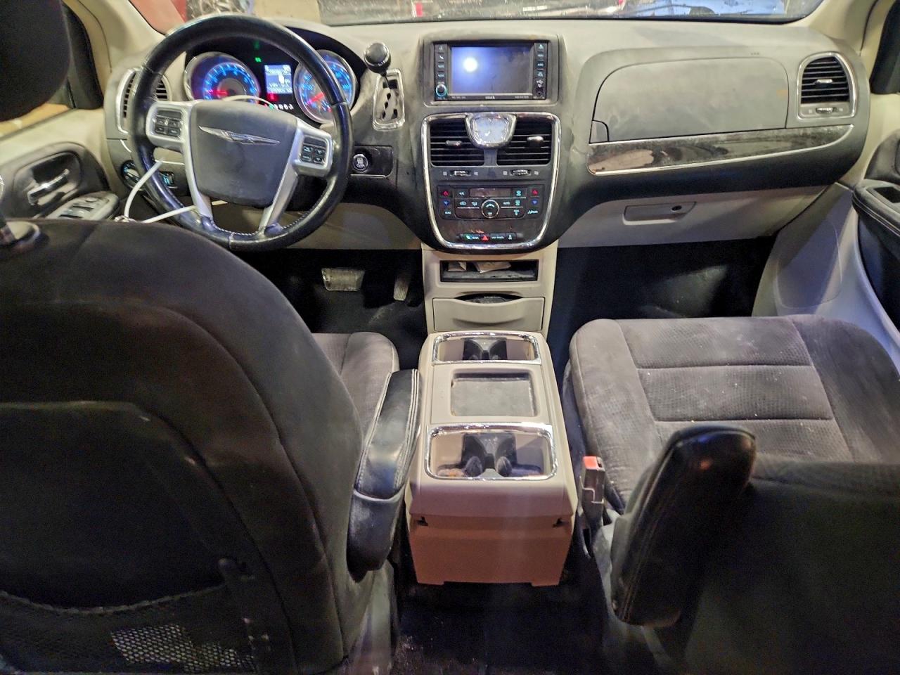 2011 CHRYSLER TOWN & COUNTRY TOURING photo 8