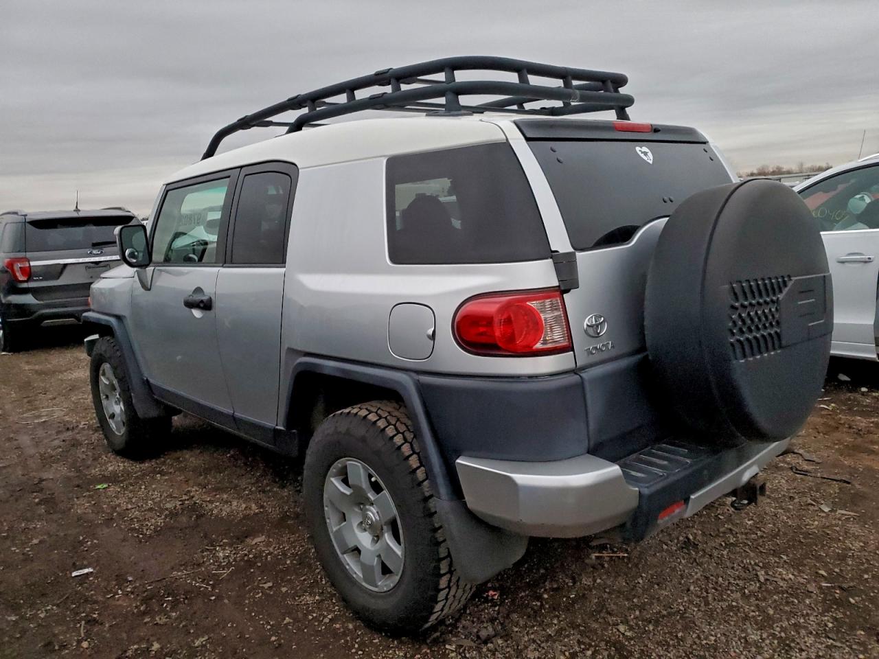 2007 TOYOTA FJ CRUISER photo 2