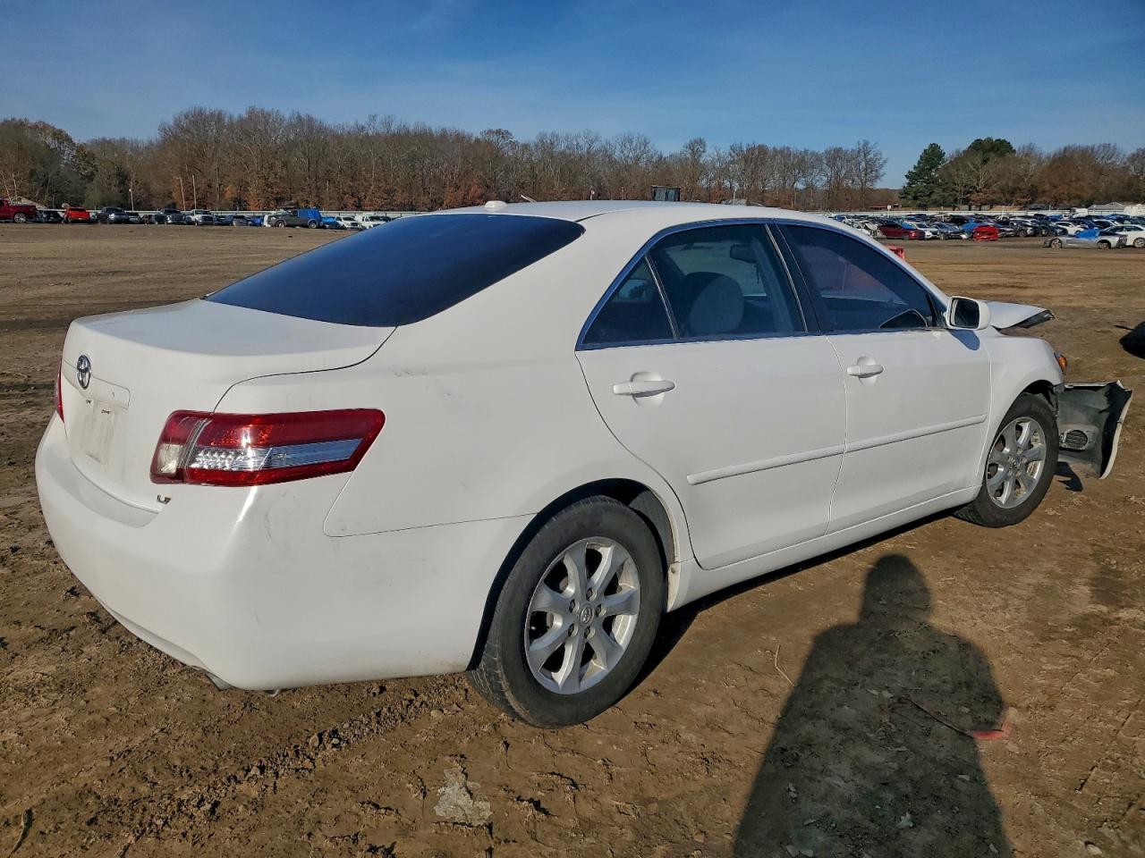 2011 TOYOTA CAMRY BASE photo 3