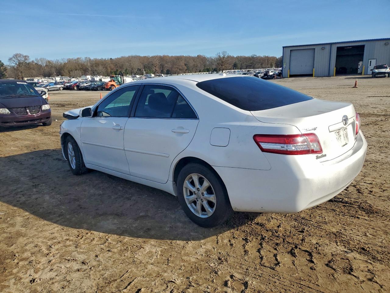 2011 TOYOTA CAMRY BASE photo 2