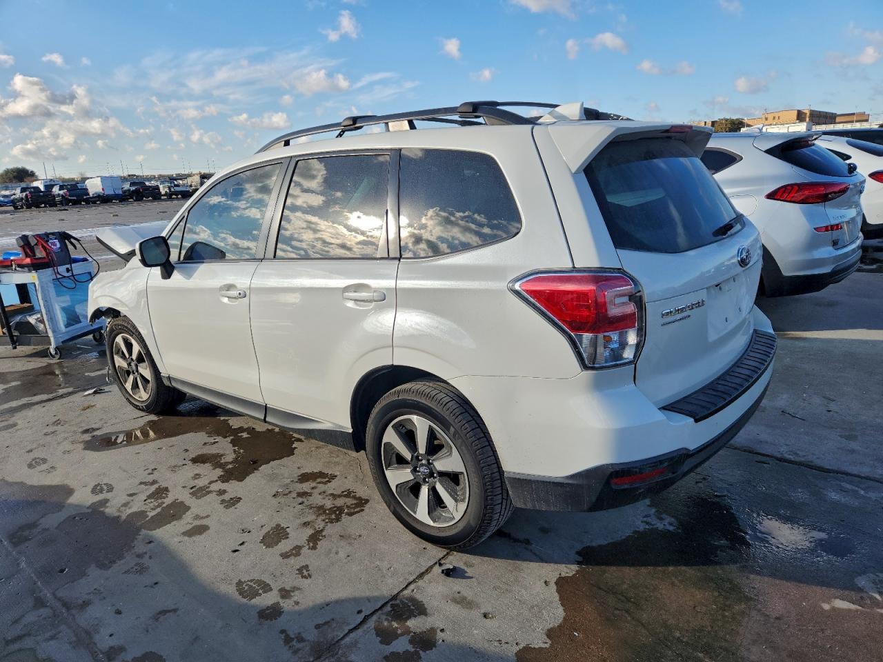 2018 SUBARU FORESTER photo 2