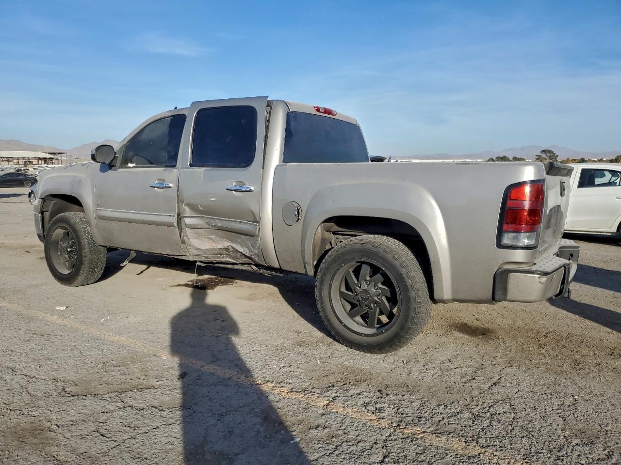 2008 GMC NEW SIERRA K1500 DENALI photo 2