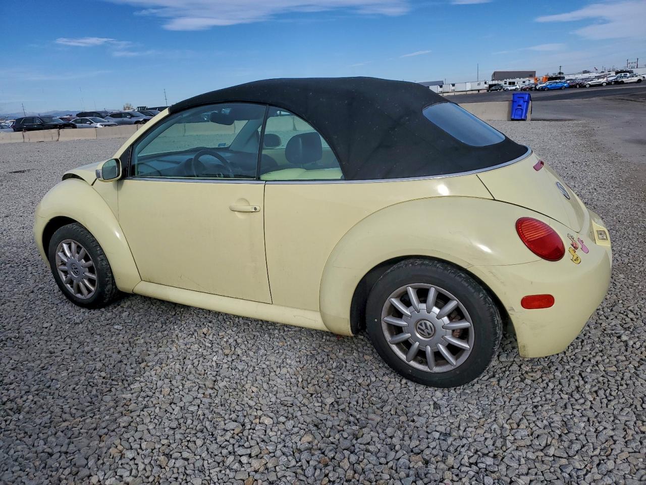 2004 VOLKSWAGEN NEW BEETLE GLS photo 3