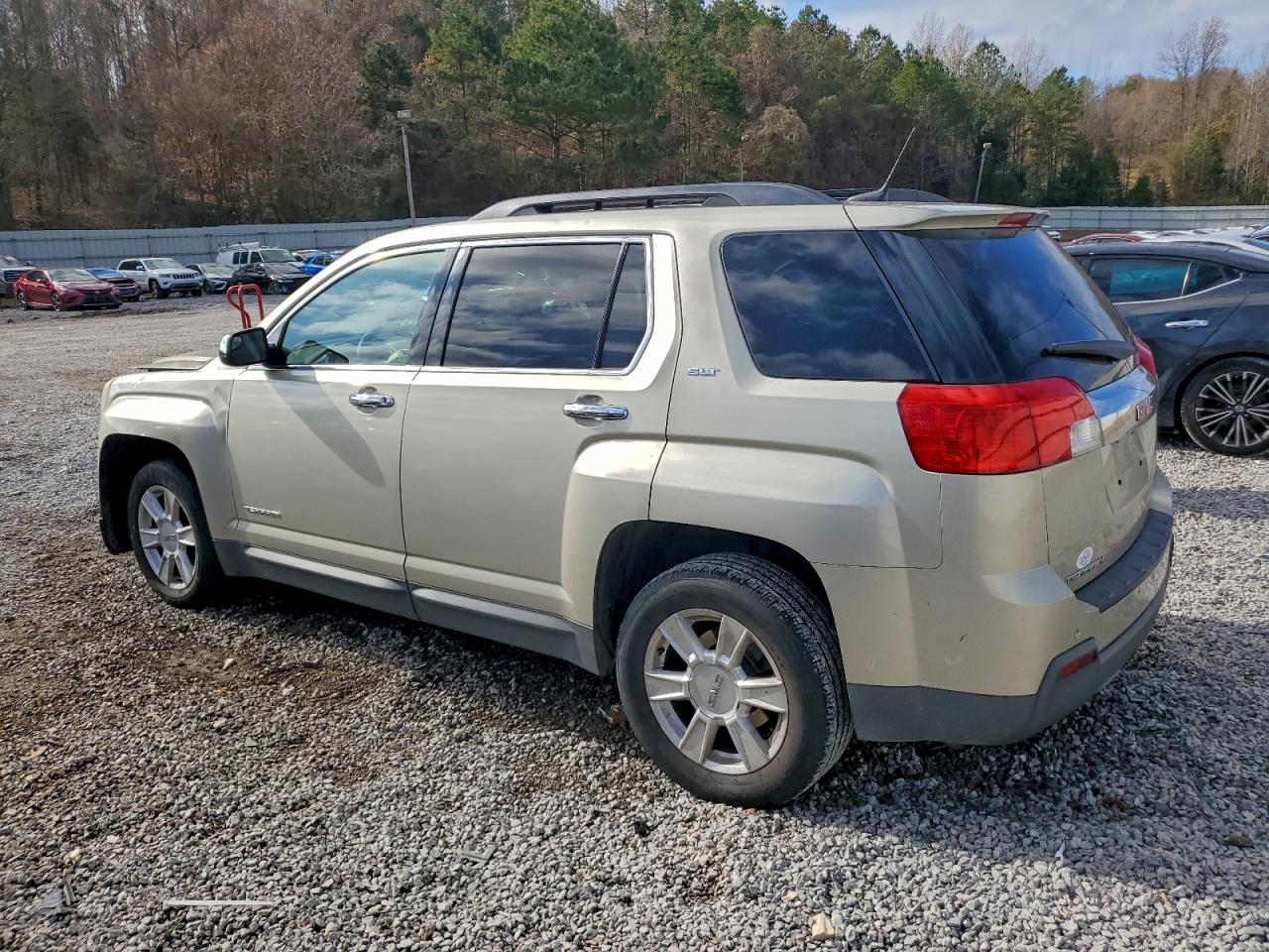 2013 GMC TERRAIN SLT photo 2
