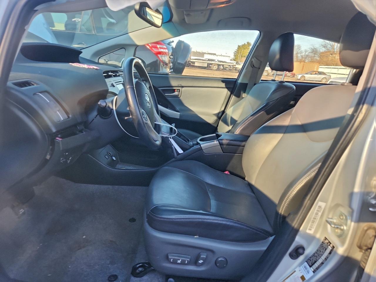 2013 TOYOTA PRIUS photo 7