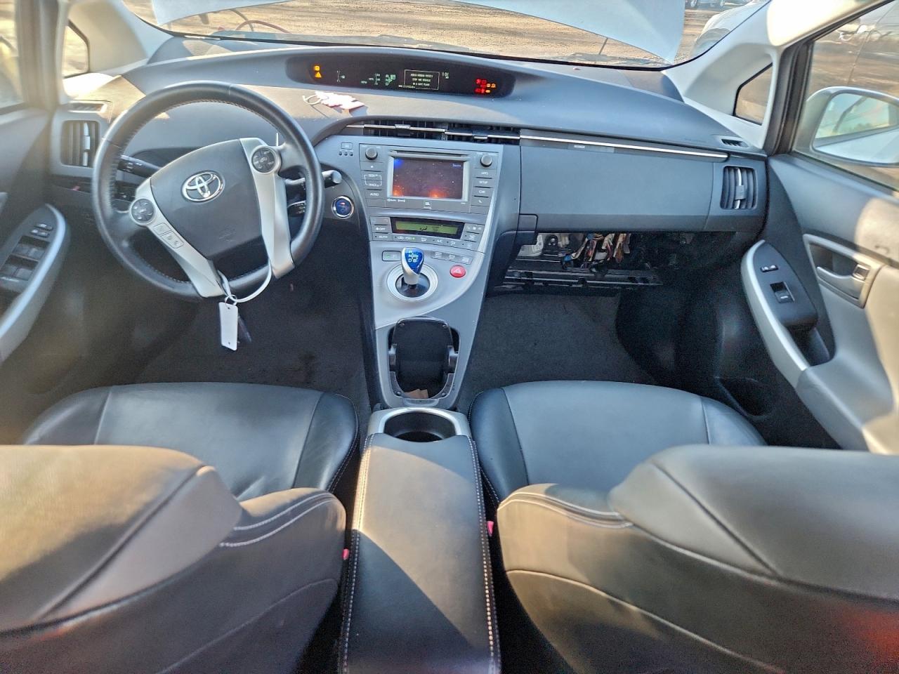 2013 TOYOTA PRIUS photo 8