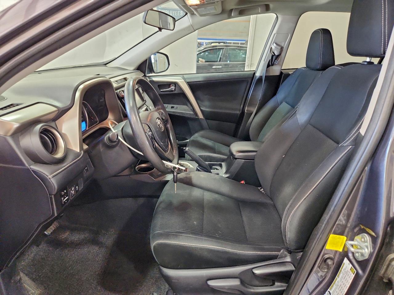 2014 TOYOTA RAV4 XLE photo 7