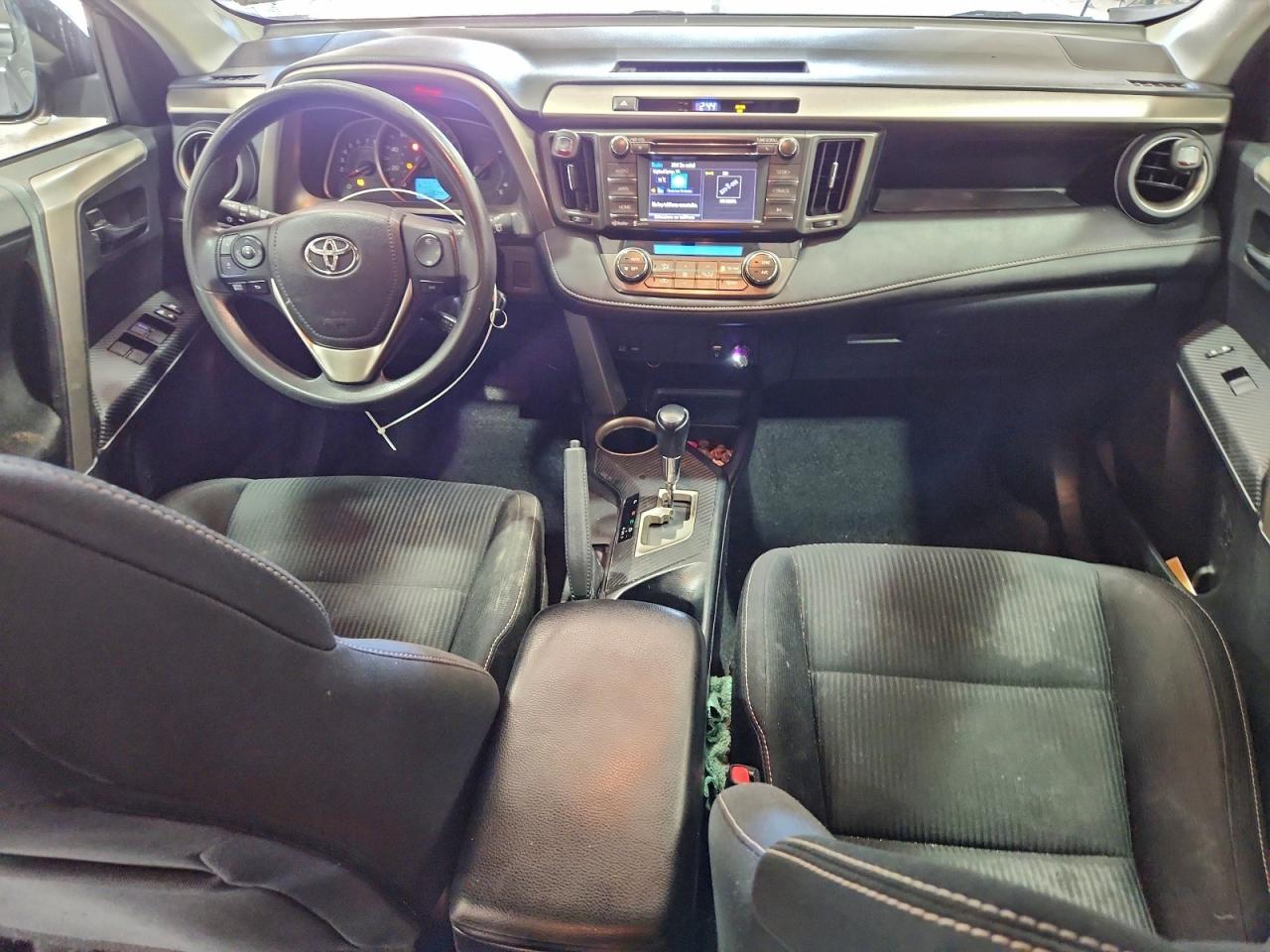 2014 TOYOTA RAV4 XLE photo 8