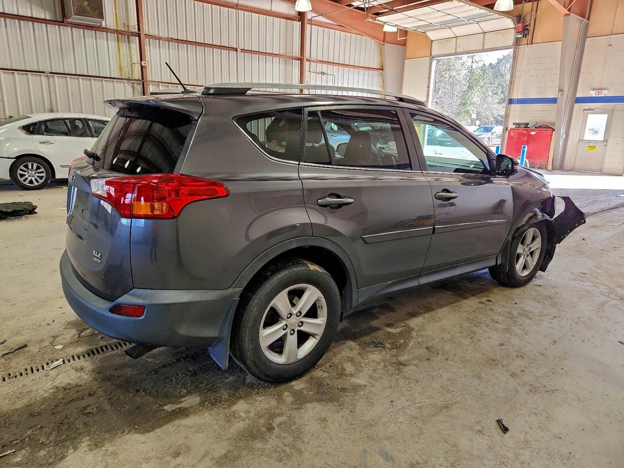 2014 TOYOTA RAV4 XLE photo 3