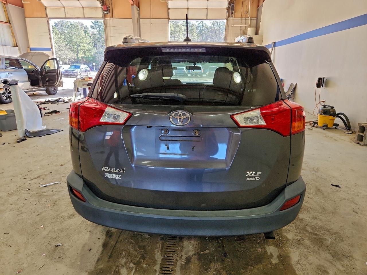 2014 TOYOTA RAV4 XLE photo 6
