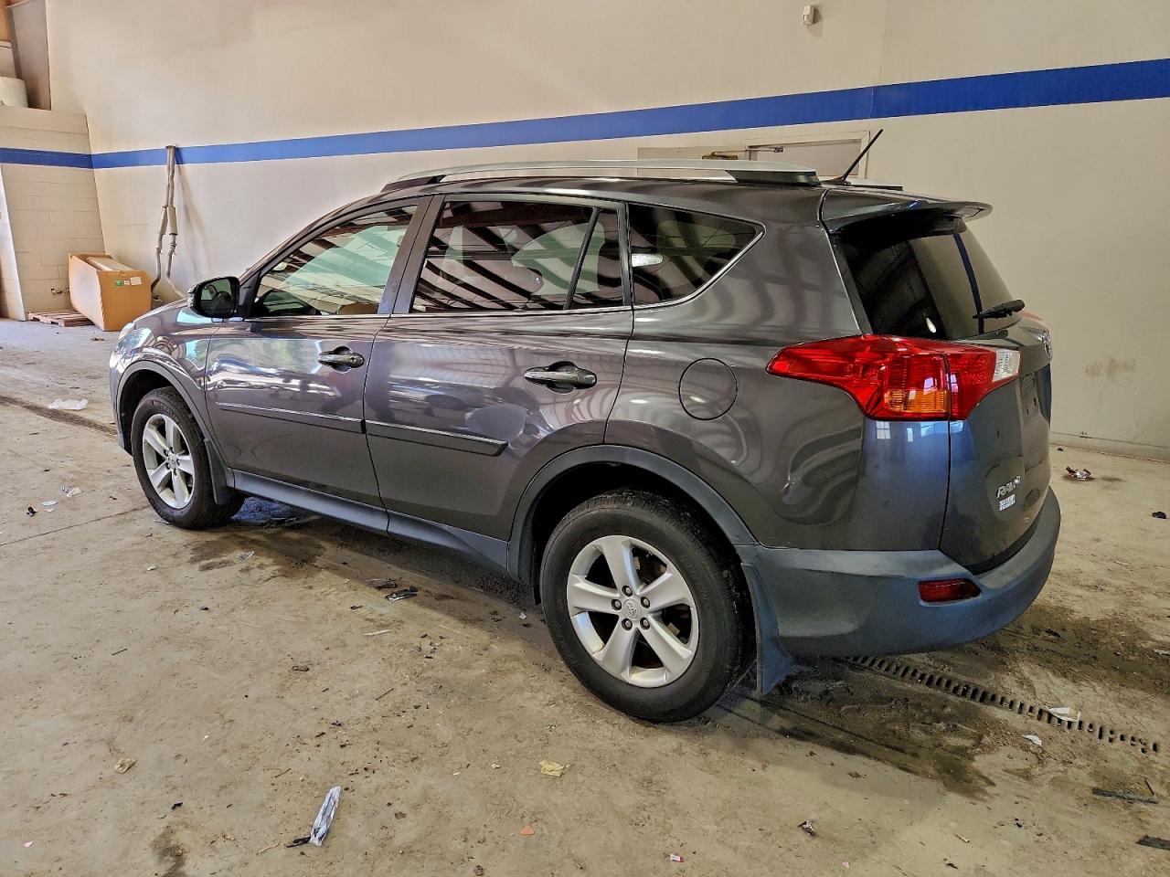 2014 TOYOTA RAV4 XLE photo 2