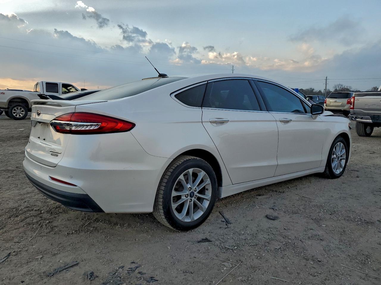 2020 FORD FUSION TITANIUM photo 3