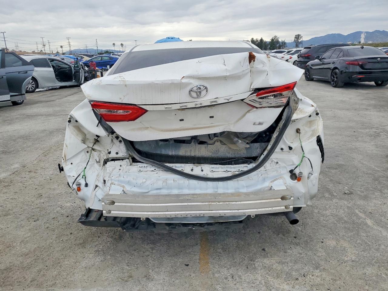 2018 TOYOTA CAMRY L photo 11