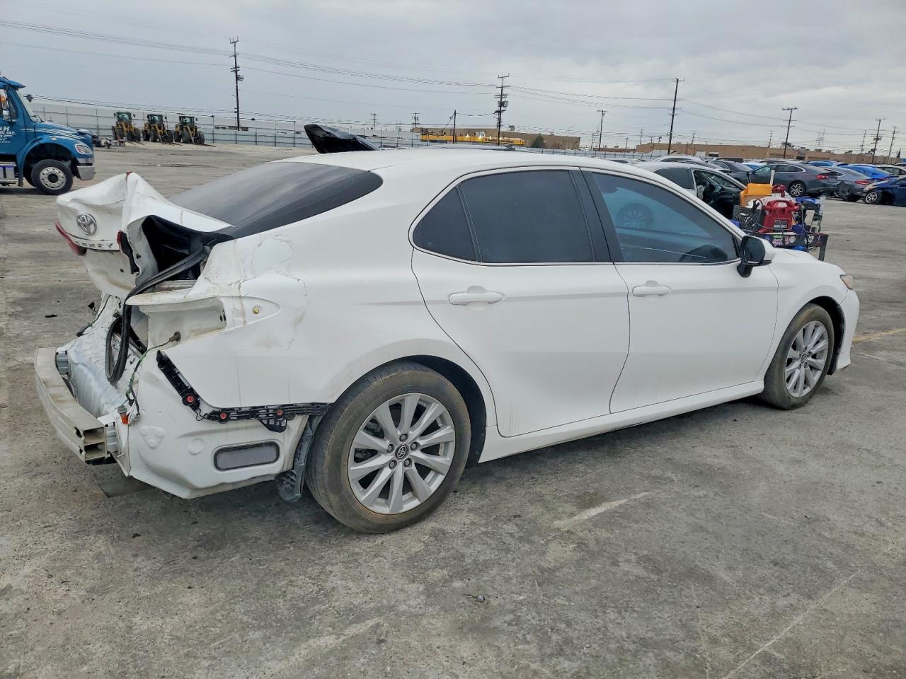 2018 TOYOTA CAMRY L photo 5